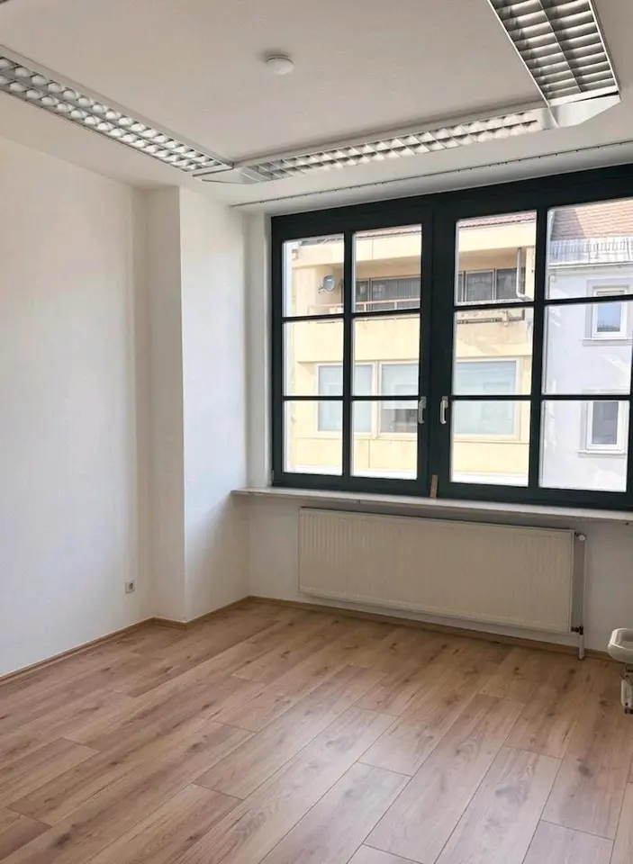 7 Zimmer Wohnung mit 205 m² in Hof – Bild 3