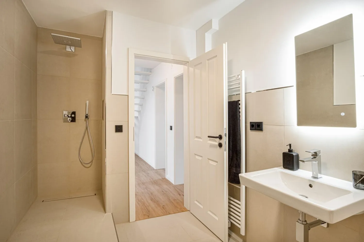 Shared room with 20 m² in Hamburg – Photo 3