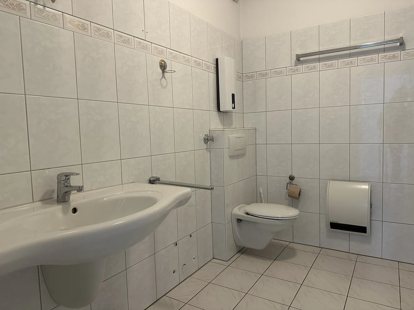 2 room apartment with 90 m² in Düsseldorf – Photo 4