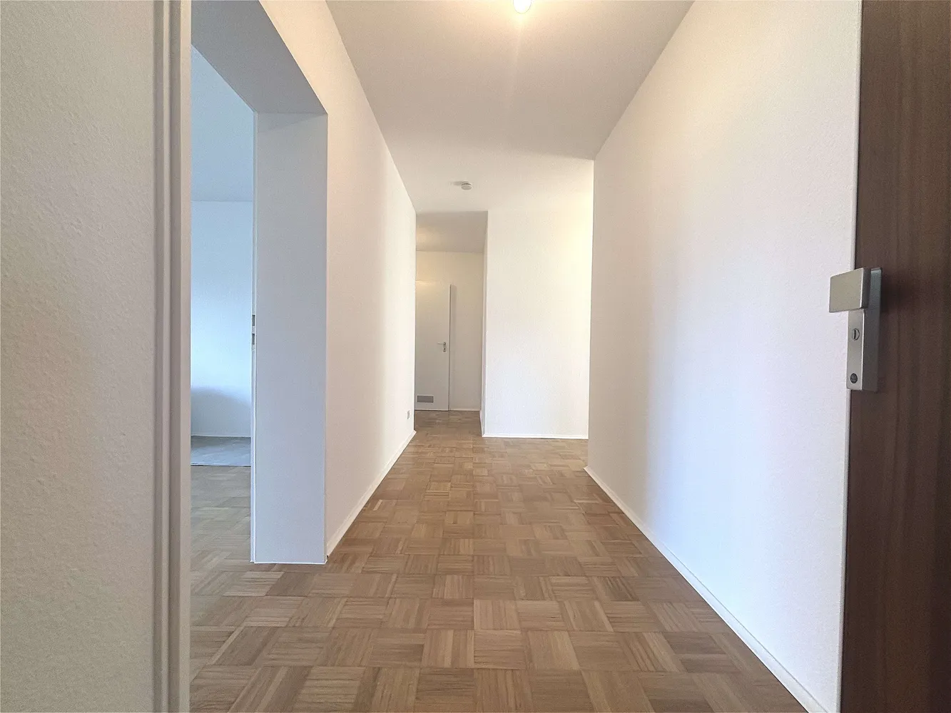 3 Zimmer Wohnung mit 90 m² in Frankfurt am Main – Bild 3
