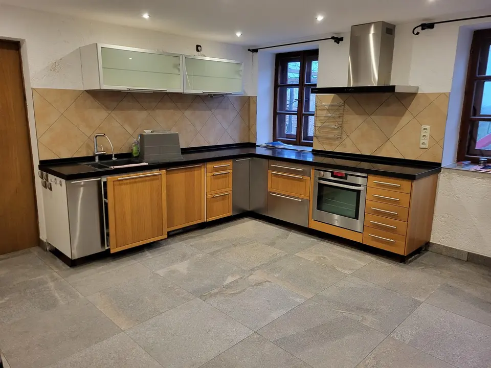 8 Zimmer Wohnung mit 305 m² in Weilheim in Oberbayern – Bild 2