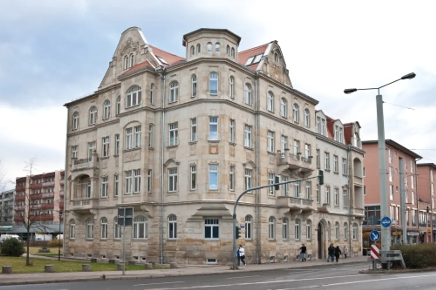 4 Zimmer Wohnung mit 99 m² in Dresden – Bild 1