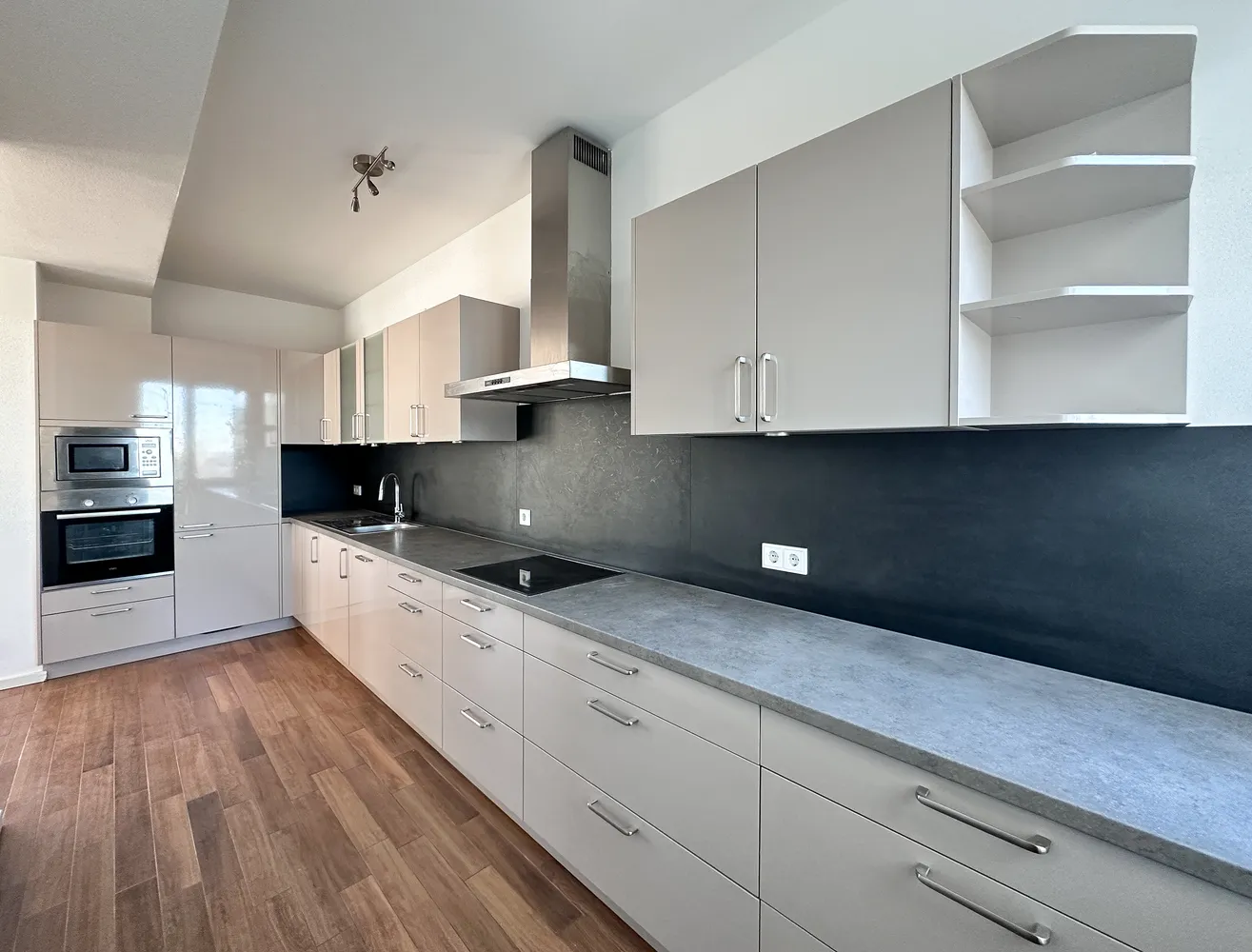 4 Zimmer Wohnung mit 150 m² in Augsburg – Bild 2