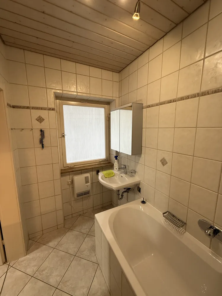 6 Zimmer Wohnung mit 142 m² in Metzingen – Bild 1