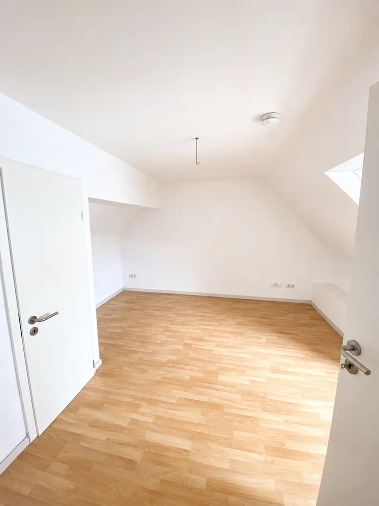 6 Zimmer Wohnung mit 137 m² in Krefeld – Bild 5