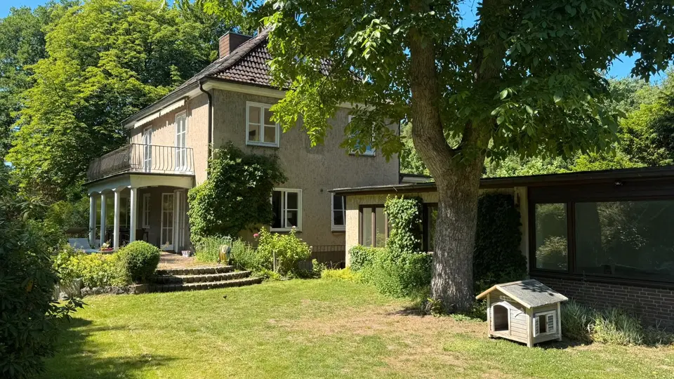 9 room house with 260 m² in Neumünster – Photo 2