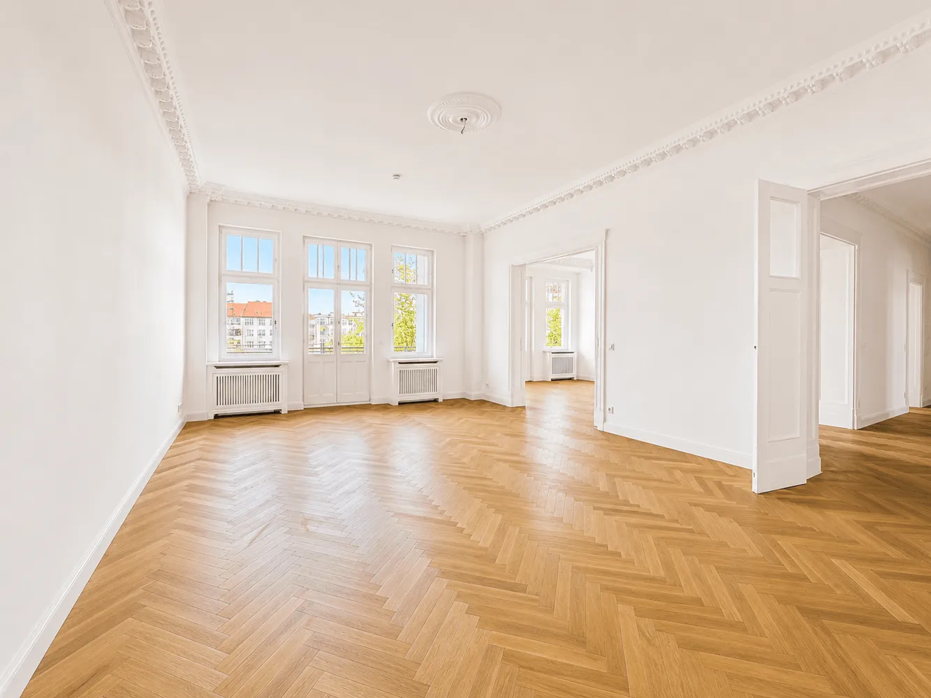 6 room apartment with 249 m² in Berlin – Photo 1