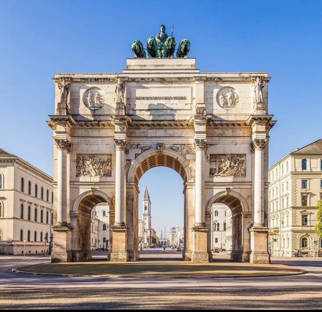3 Zimmer Wohnung mit 90 m² in München – Bild 1