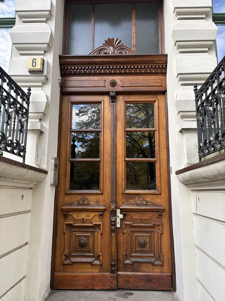 7 Zimmer Wohnung mit 202 m² in Hamburg – Bild 2