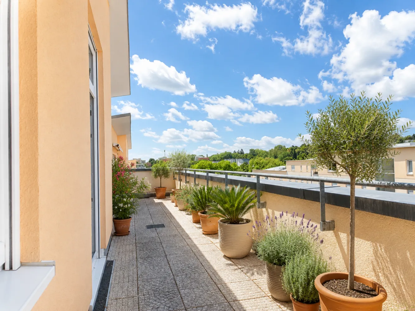 3 Zimmer Wohnung mit 121 m² in Wiesbaden – Bild 1