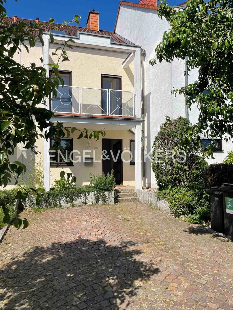 4 Zimmer Haus mit 150 m² in Wiesbaden – Bild 1
