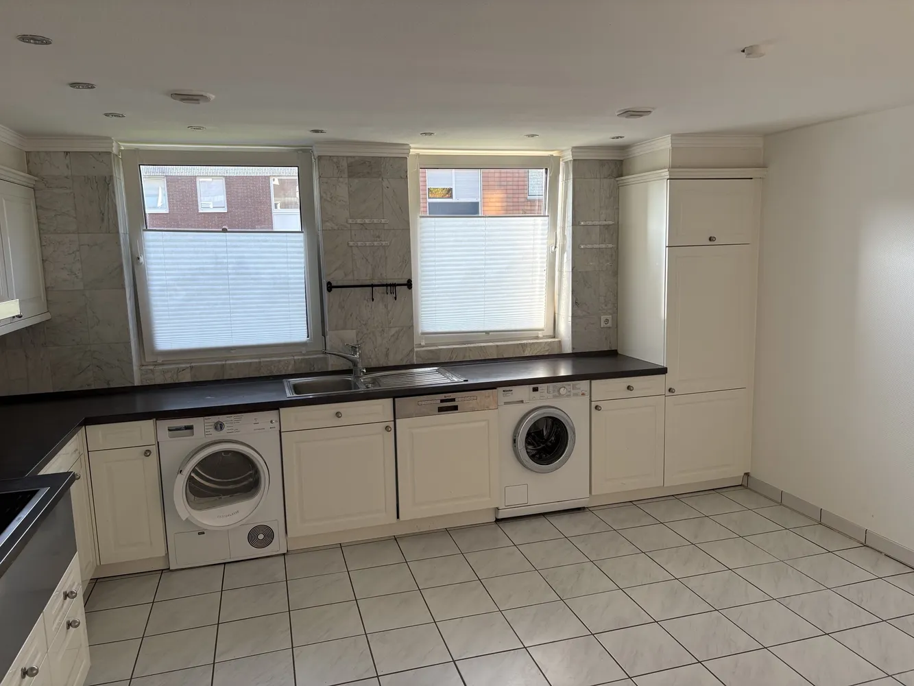 6 room apartment with 195 m² in Düsseldorf – Photo 4