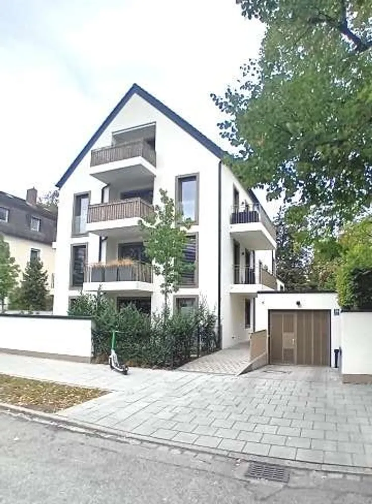 4 Zimmer Wohnung mit 110 m² in München – Bild 2