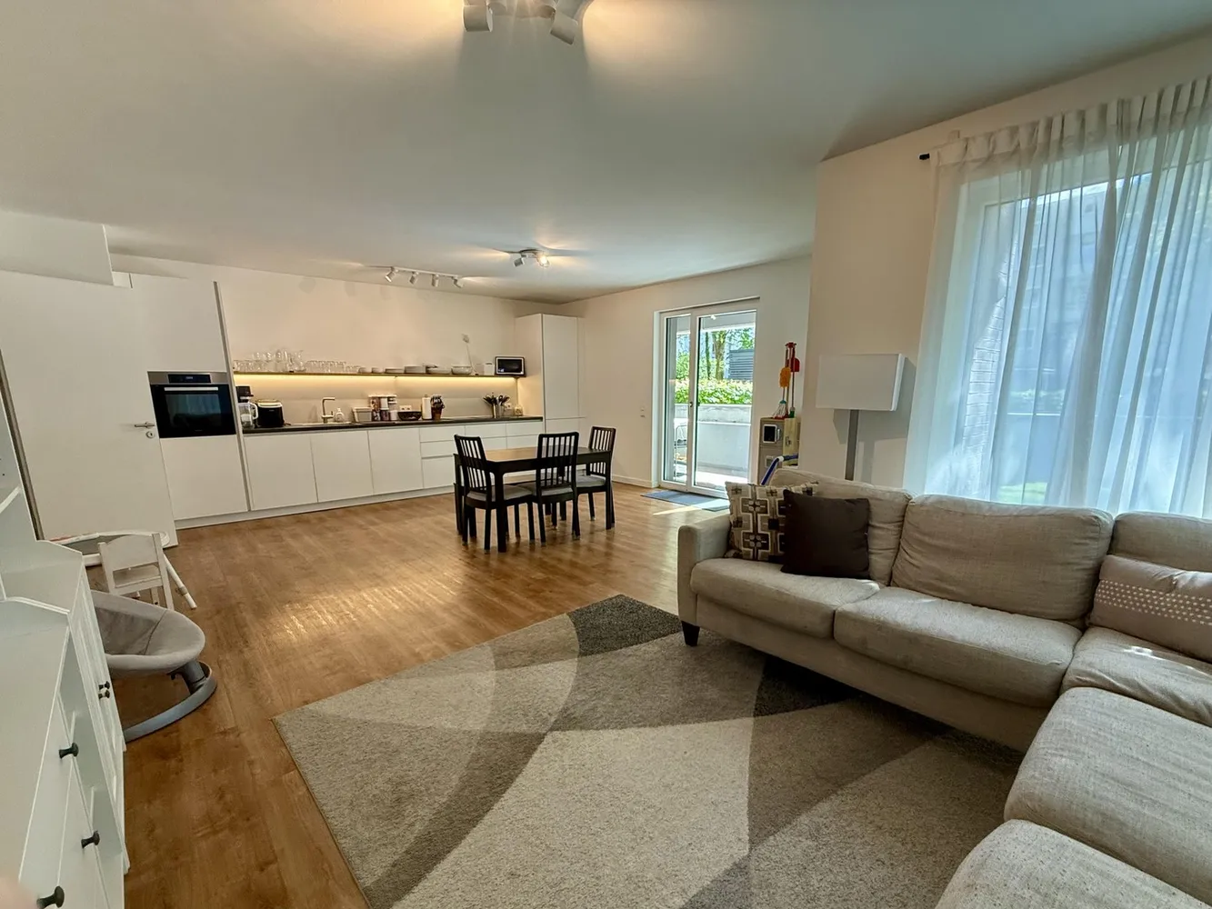 4 Zimmer Wohnung mit 149 m² in Hamburg – Bild 2