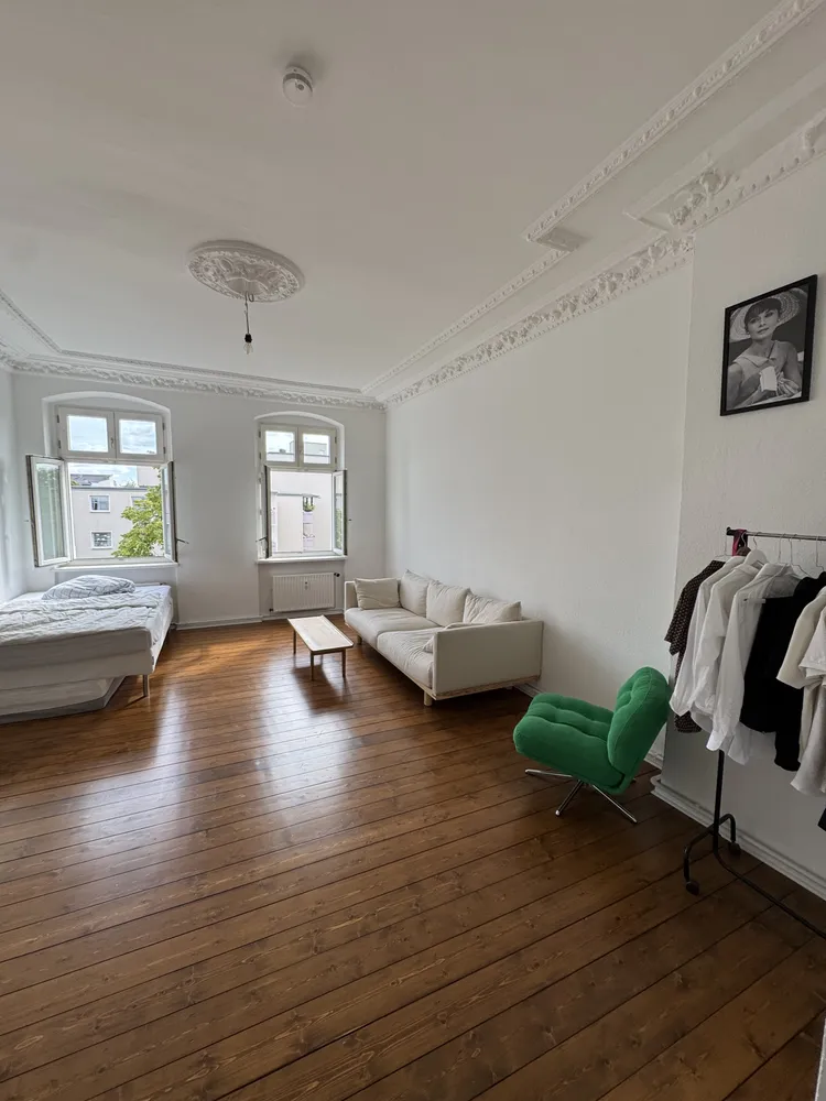4 Zimmer Wohnung mit 130 m² in Berlin – Bild 1