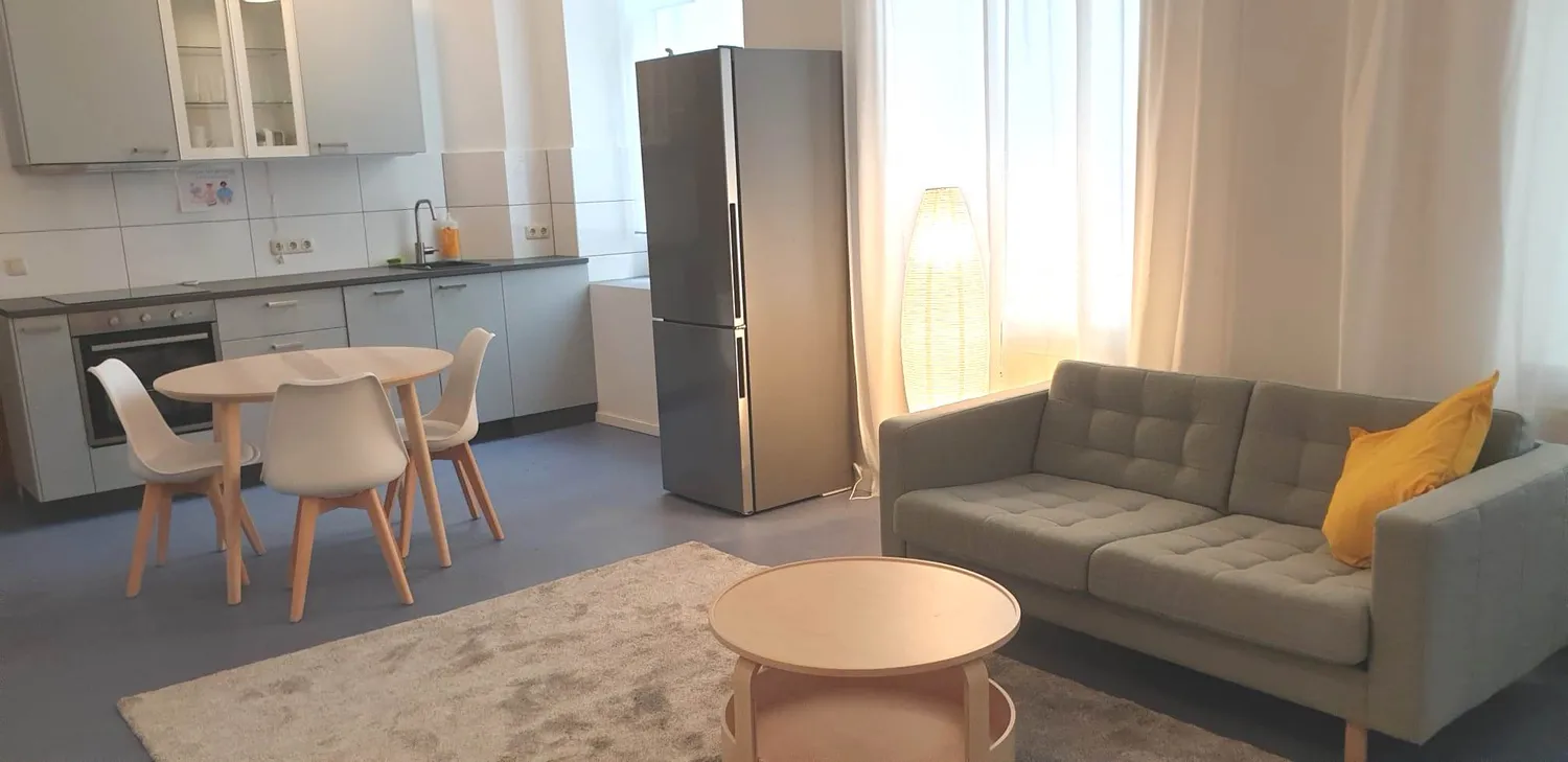 1 room apartment with 50 m² in Berlin – Photo 1
