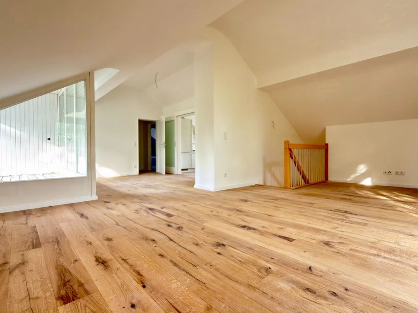 4 Zimmer Wohnung mit 111 m² in Hamburg – Bild 2