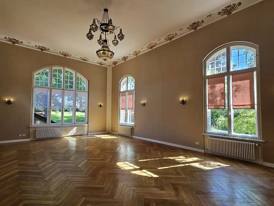 8 Zimmer Haus mit 715 m² in Torgau – Bild 1