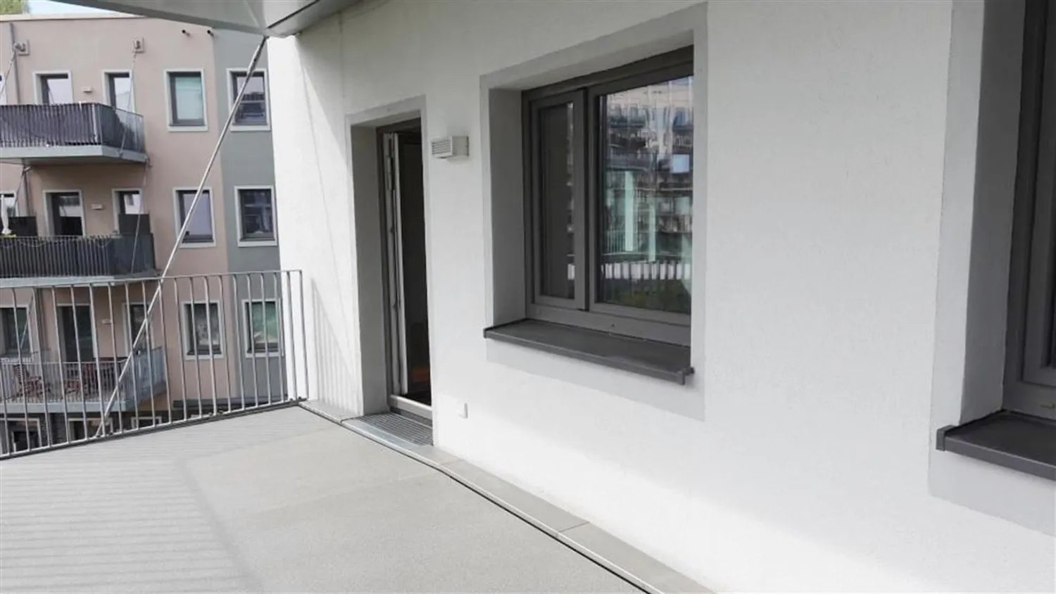 2 Zimmer Wohnung mit 75 m² in Düsseldorf – Bild 2