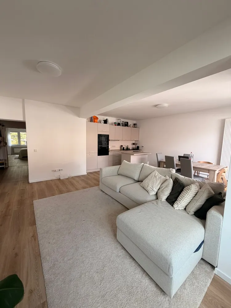 5 Zimmer Wohnung mit 121 m² in Düsseldorf – Bild 2