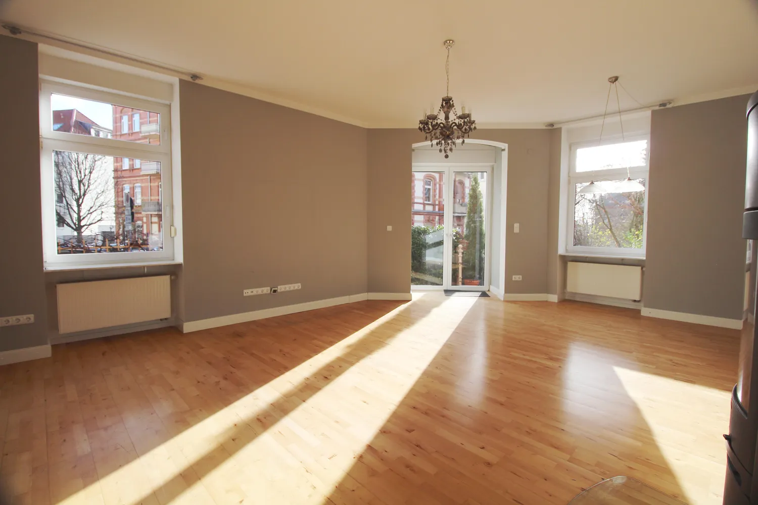 4 Zimmer Wohnung mit 130 m² in Wiesbaden – Bild 1