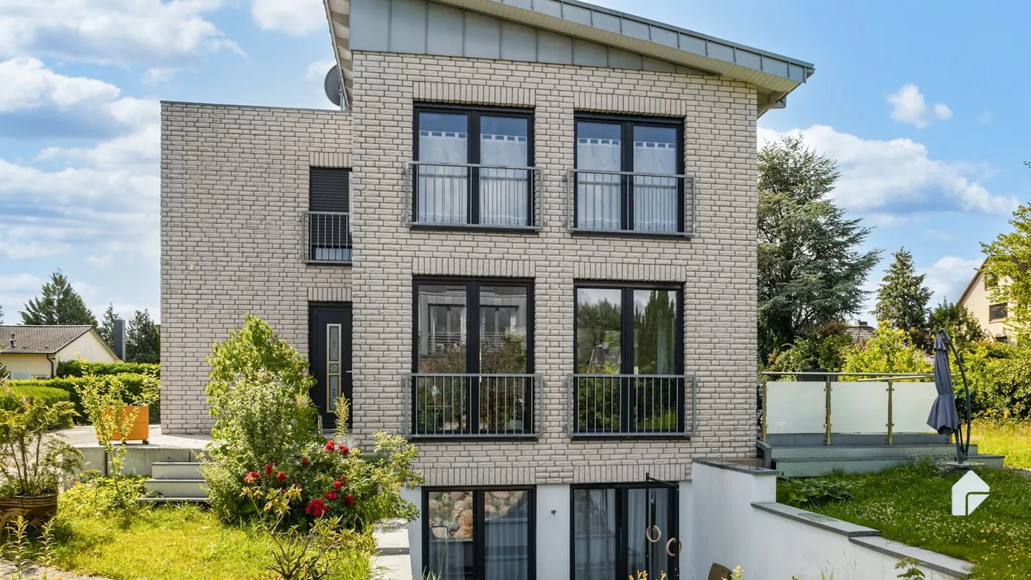 2 Zimmer Wohnung mit 90 m² in Hamburg – Bild 1