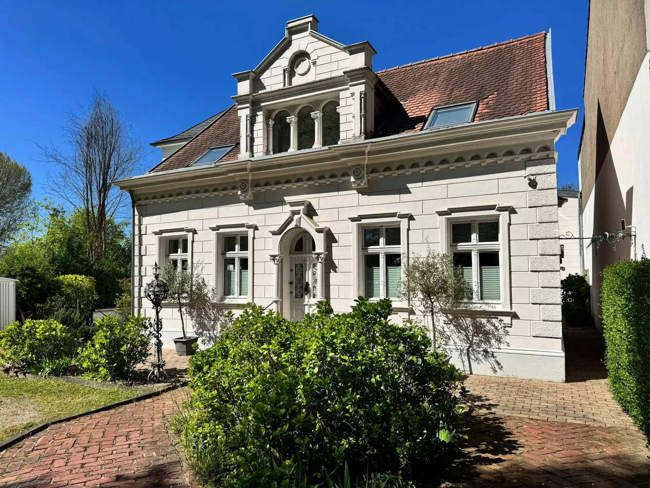 8 Zimmer Haus mit 300 m² in Düsseldorf – Bild 3