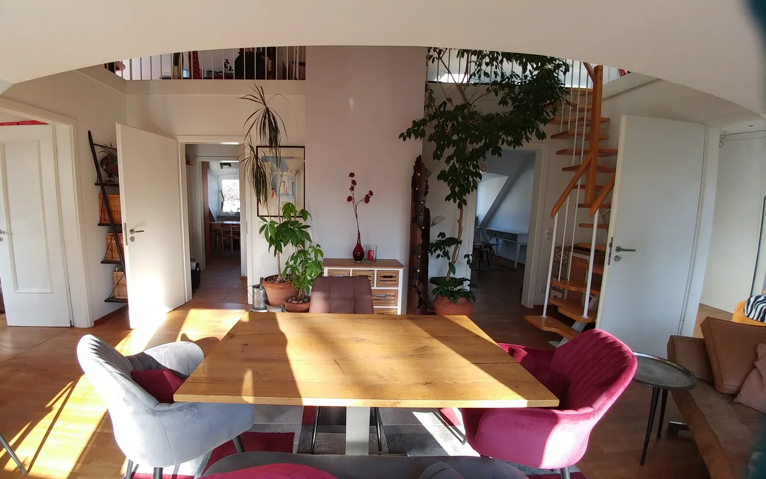 4 Zimmer Wohnung mit 100 m² in München – Bild 2
