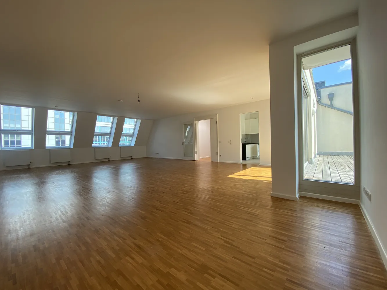 4 Zimmer Wohnung mit 205 m² in Berlin – Bild 1