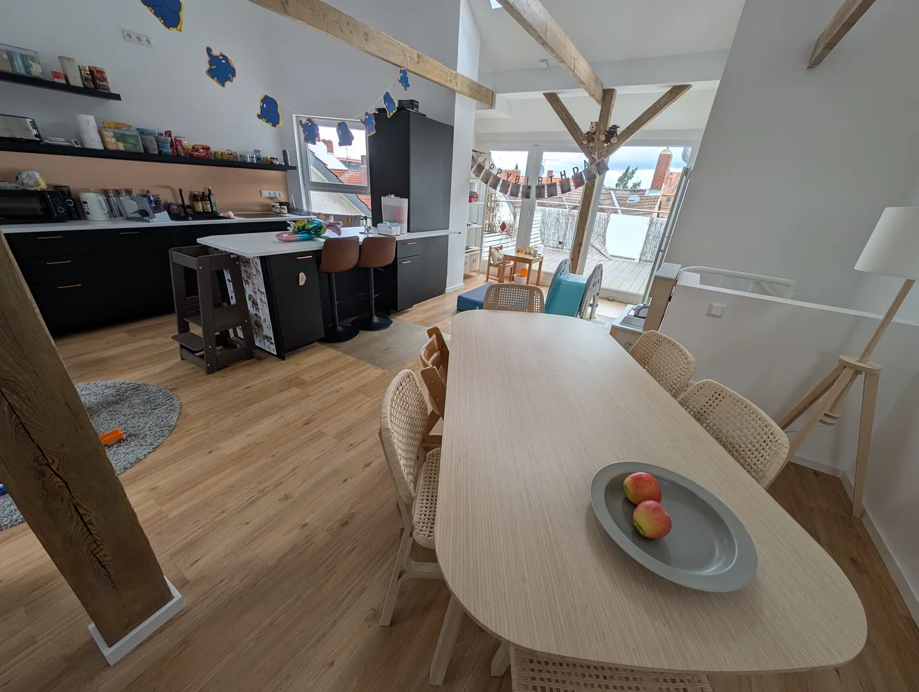 4 Zimmer Wohnung mit 147 m² in Hannover – Bild 1