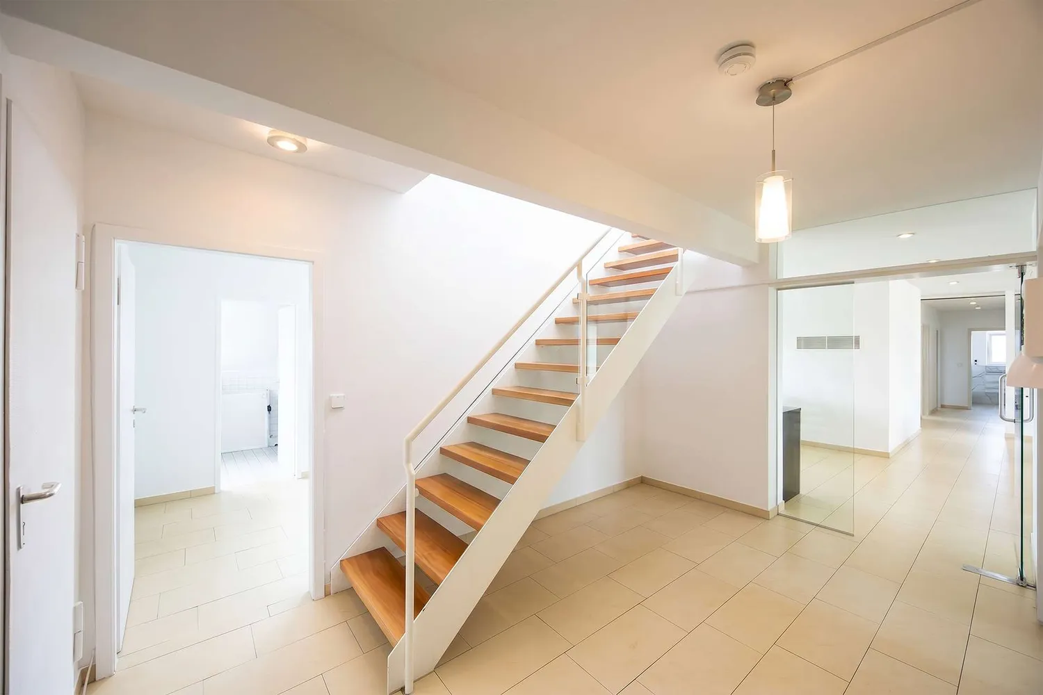 7 Zimmer Wohnung mit 301 m² in Ludwigsburg – Bild 2