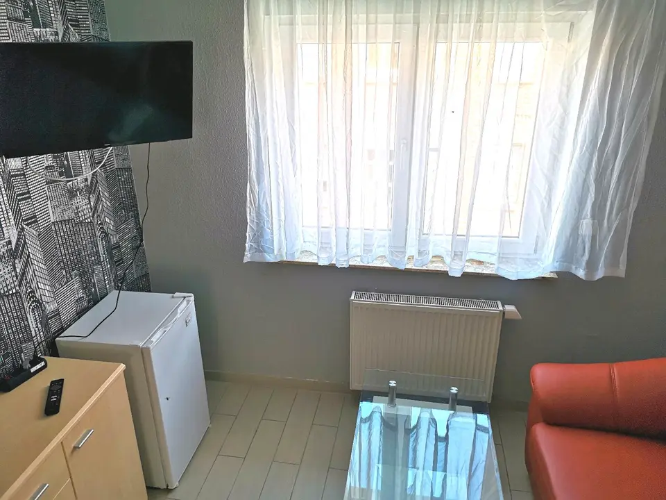 WG-Zimmer mit 220 m² in Grevenbroich – Bild 1