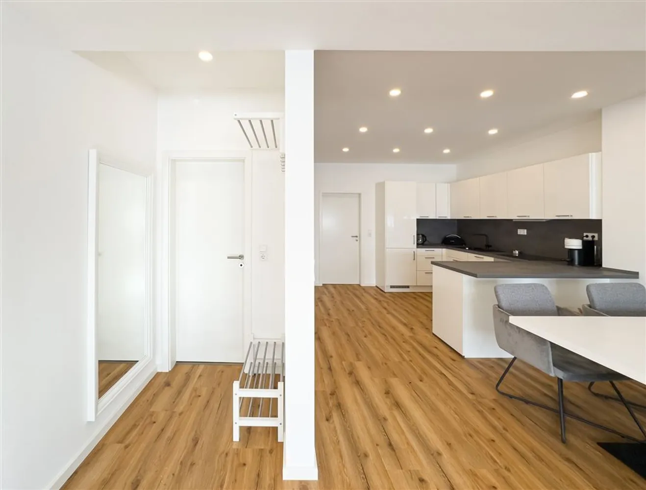2 Zimmer Wohnung mit 72 m² in Düsseldorf – Bild 2