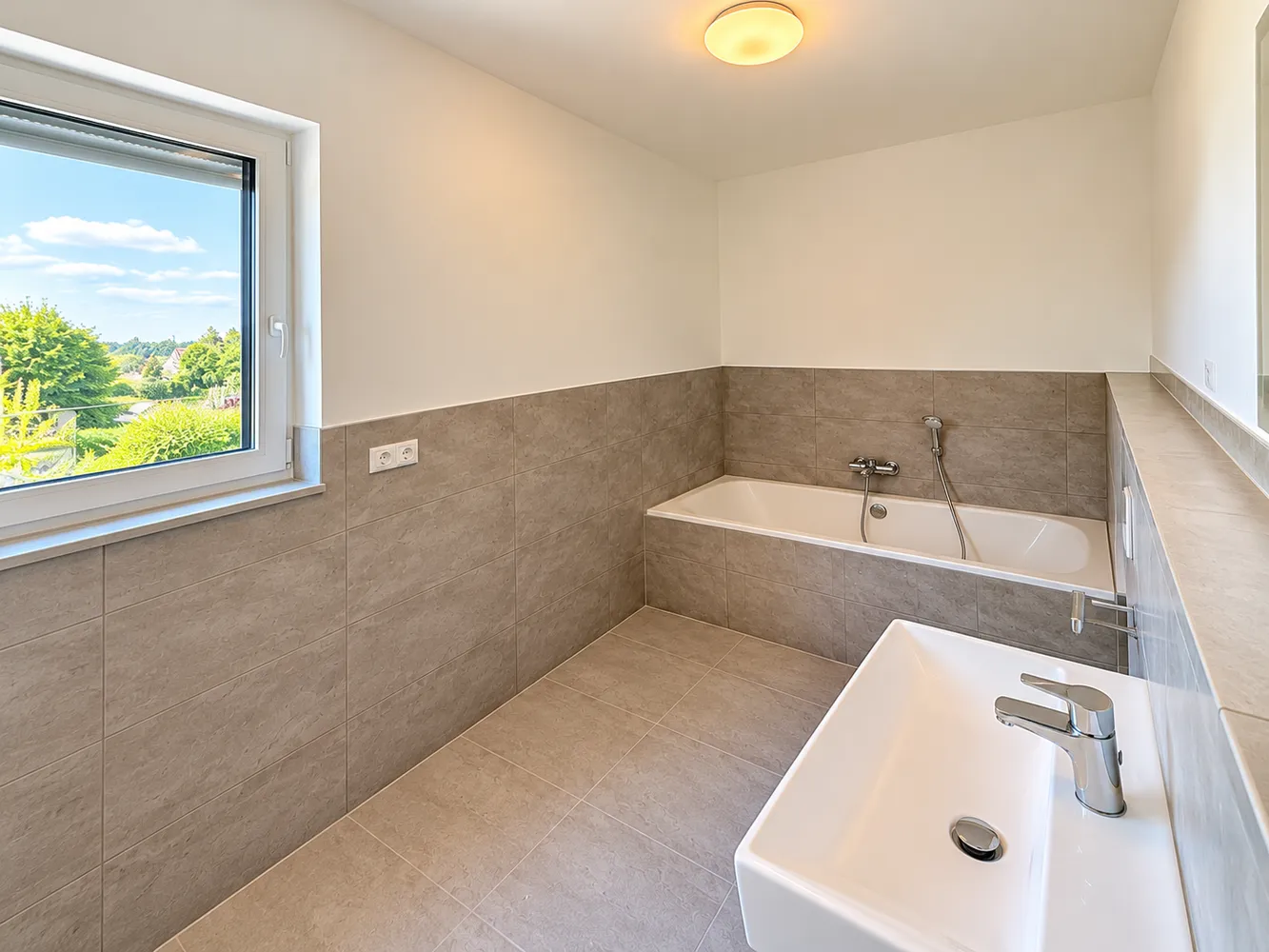 3 Zimmer Wohnung mit 135 m² in Wiesbaden – Bild 3