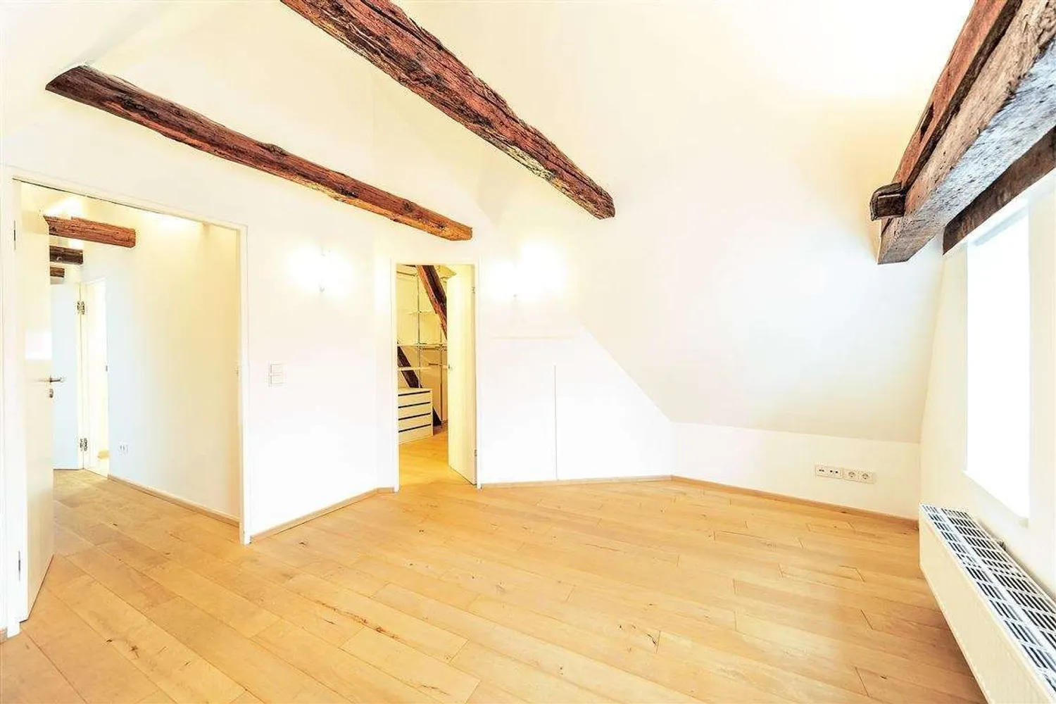 4 Zimmer Wohnung mit 170 m² in Lüneburg – Bild 2