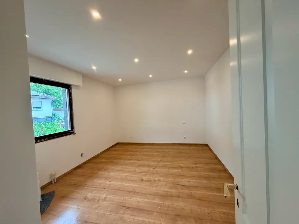 4 Zimmer Wohnung mit 123 m² in Karlsruhe – Bild 2