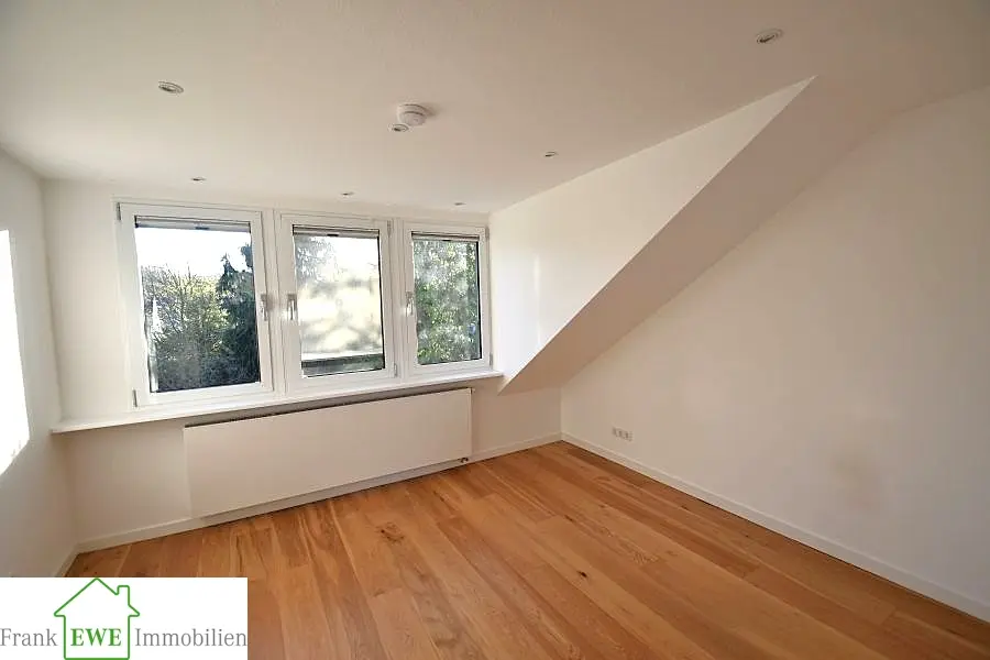 4 Zimmer Wohnung mit 118 m² in Düsseldorf – Bild 3