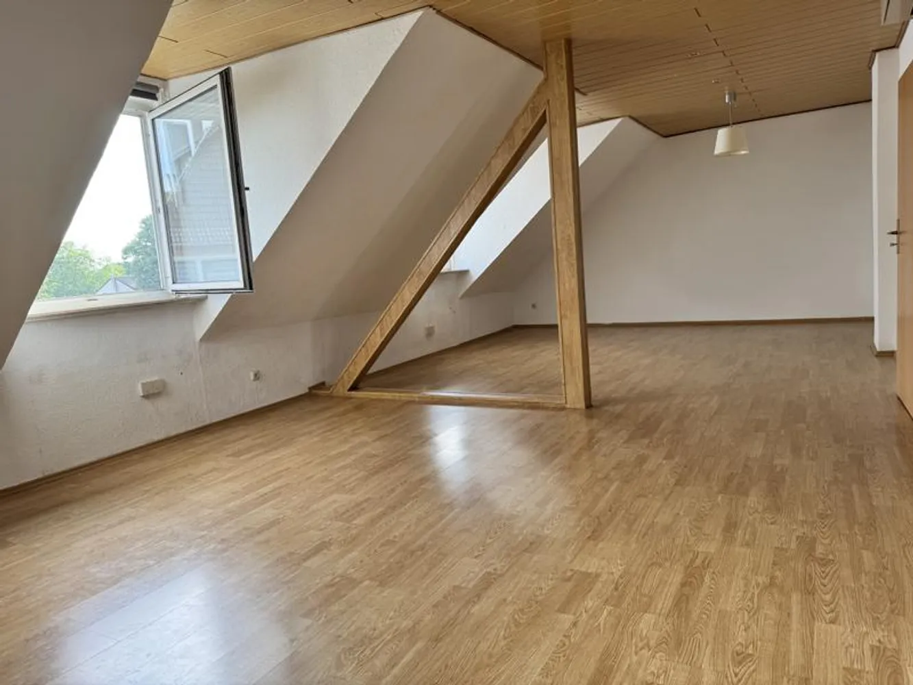 2 Zimmer Wohnung mit 70 m² in Essen – Bild 2