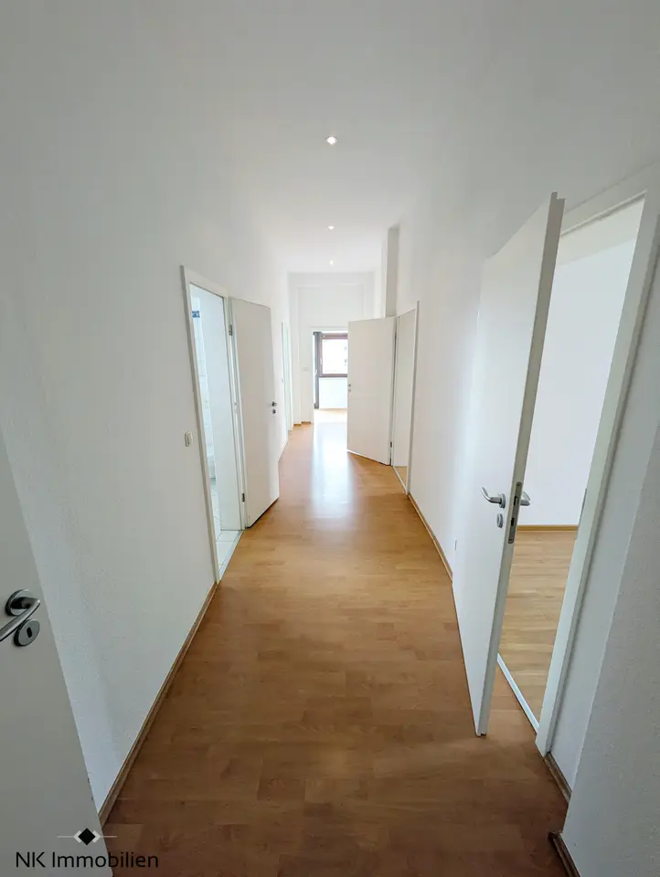 8 Zimmer Wohnung mit 222 m² in Werdau – Bild 9