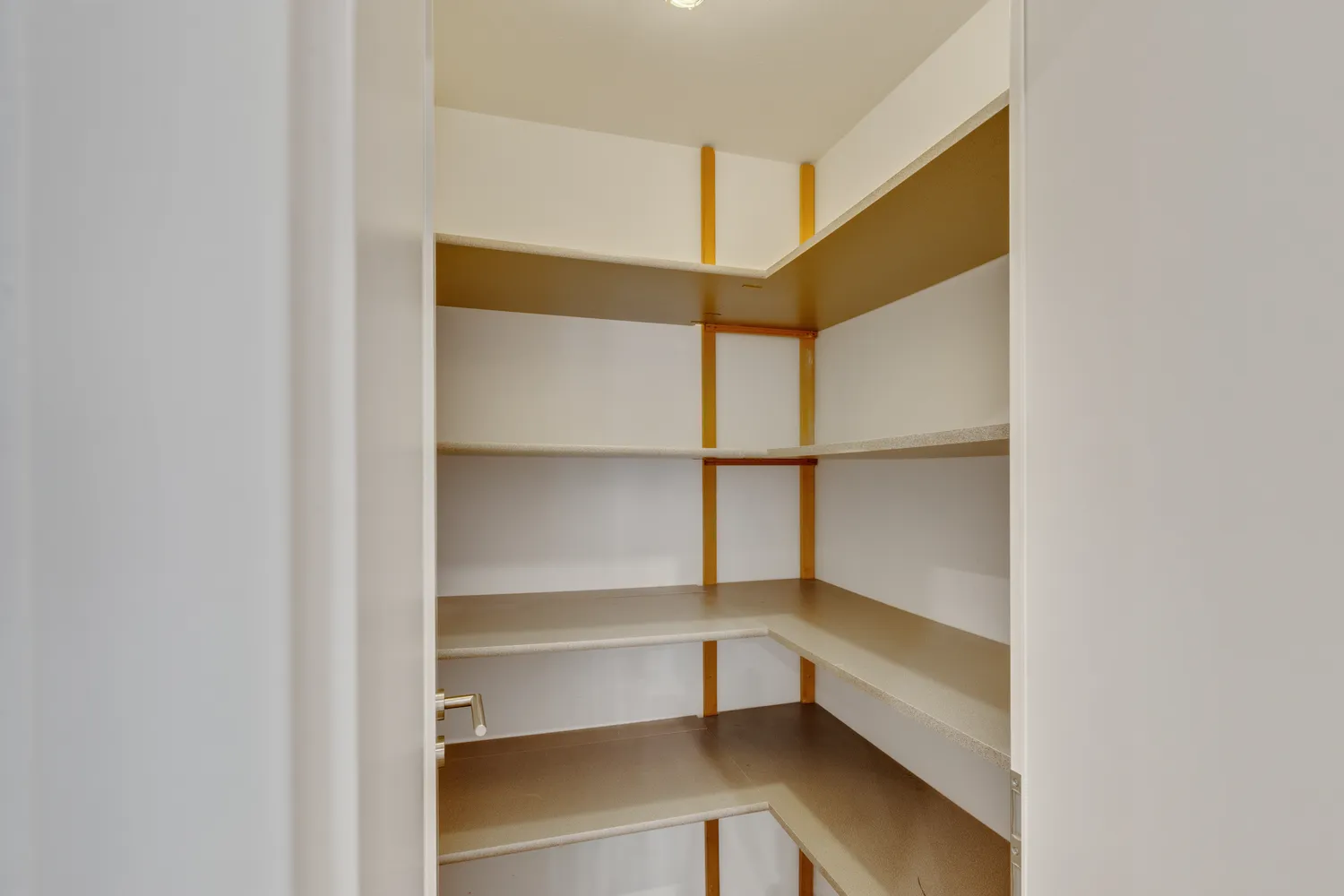 2 Zimmer Wohnung mit 65 m² in München – Bild 7