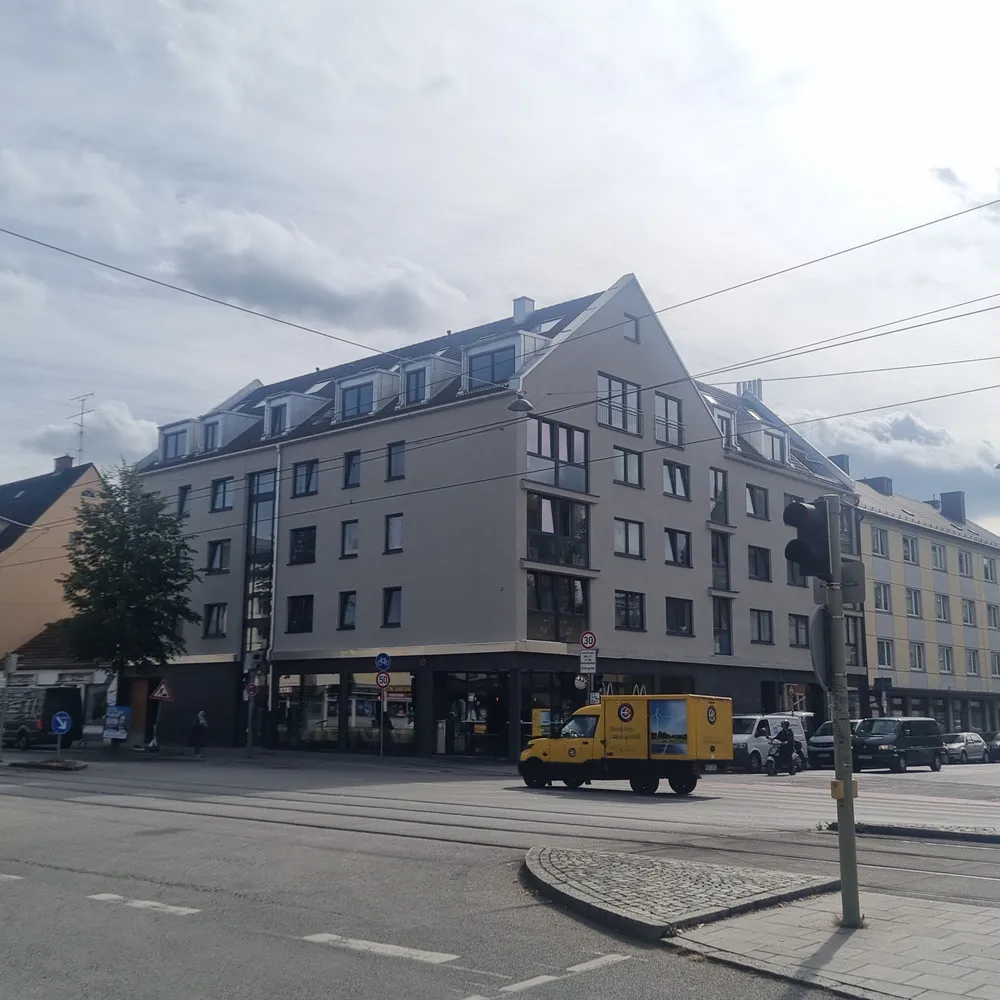 4 Zimmer Wohnung mit 140 m² in München – Bild 3