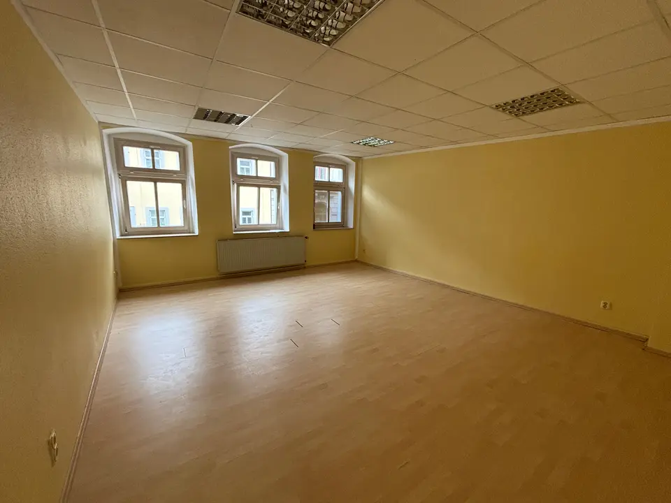 4 Zimmer Wohnung mit 121 m² in Gera – Bild 1