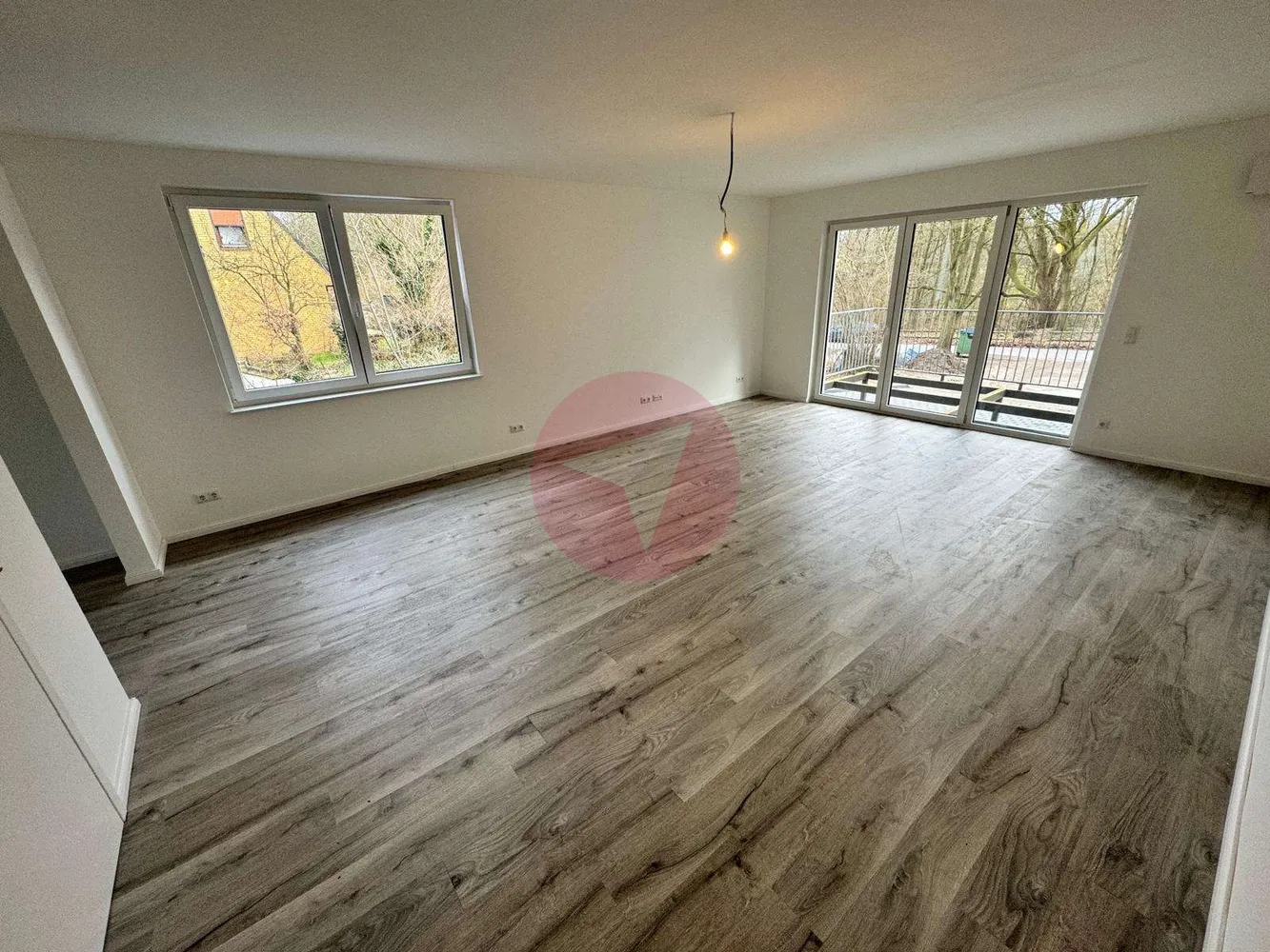 7 Zimmer Wohnung mit 193 m² in Hamburg – Bild 2