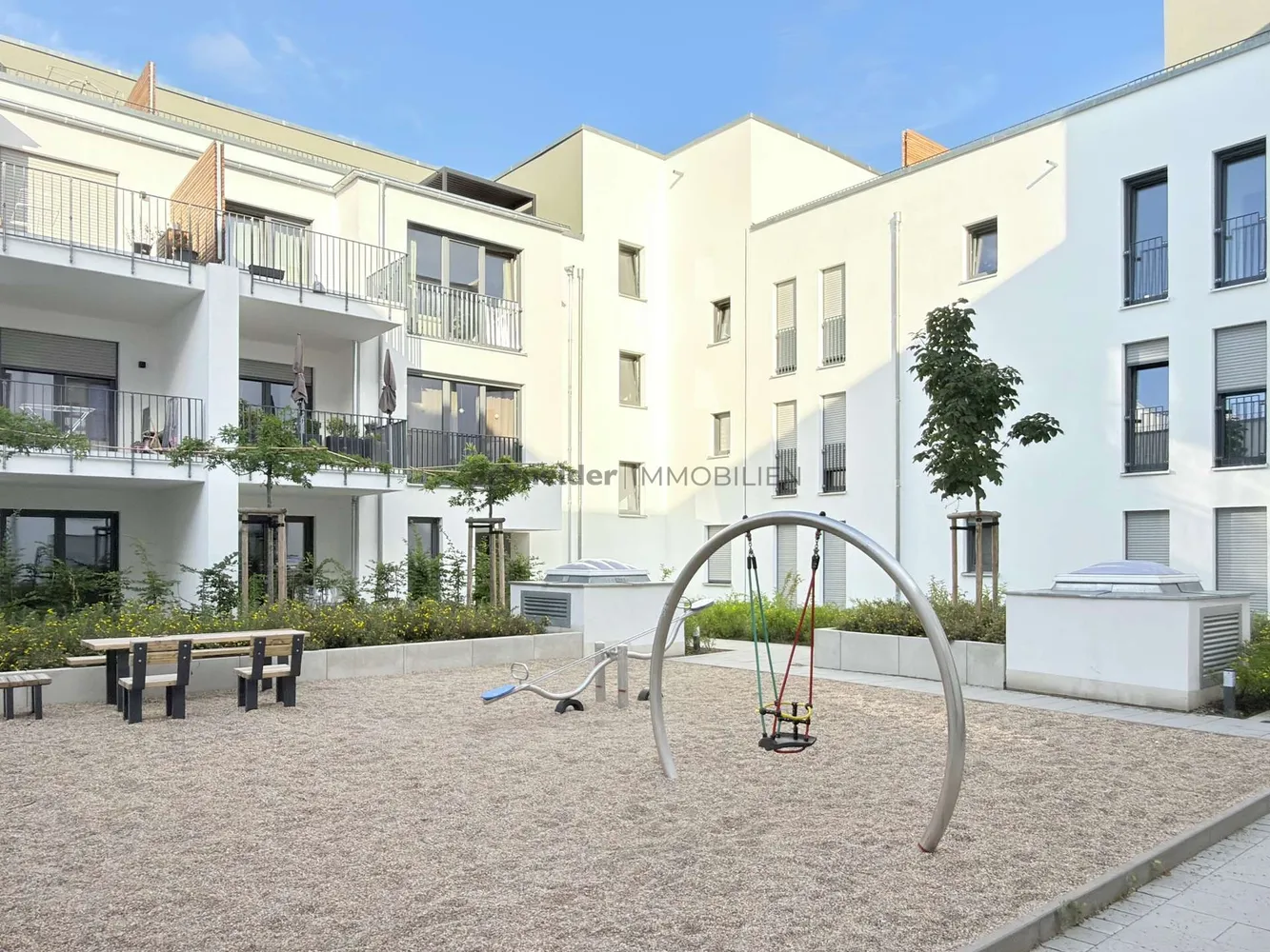 4 Zimmer Wohnung mit 105 m² in Berlin – Bild 1