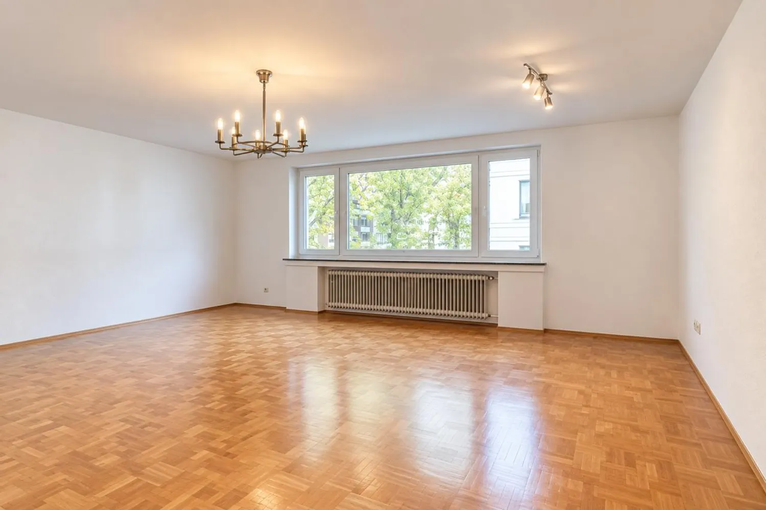 4 Zimmer Wohnung mit 135 m² in Düsseldorf – Bild 1