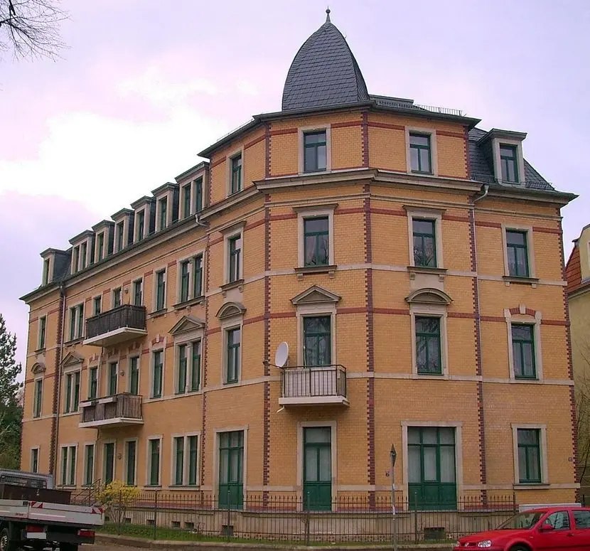 6 Zimmer Wohnung mit 138 m² in Dresden – Bild 1