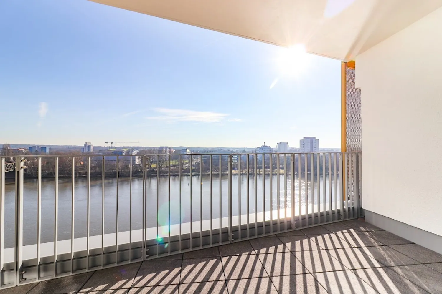 4 Zimmer Wohnung mit 139 m² in Frankfurt am Main – Bild 1