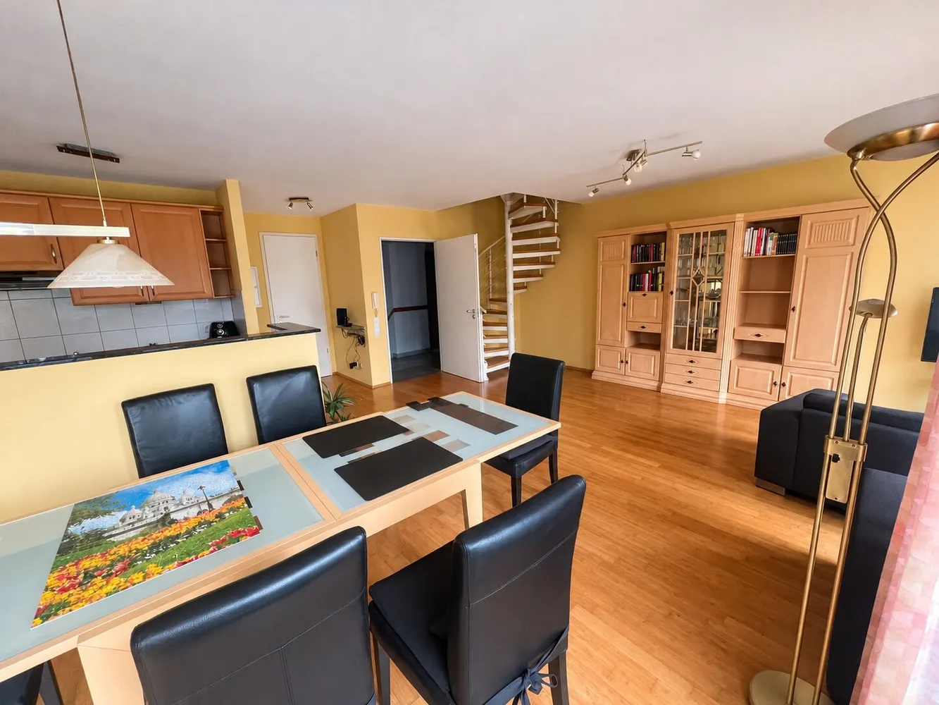 3 Zimmer Wohnung mit 82 m² in Düsseldorf – Bild 1