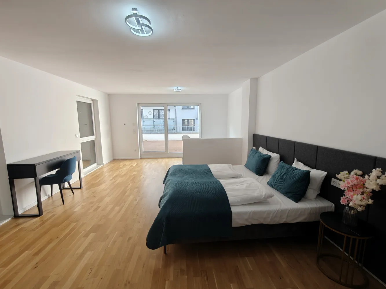 4 Zimmer Wohnung mit 125 m² in Düsseldorf – Bild 1