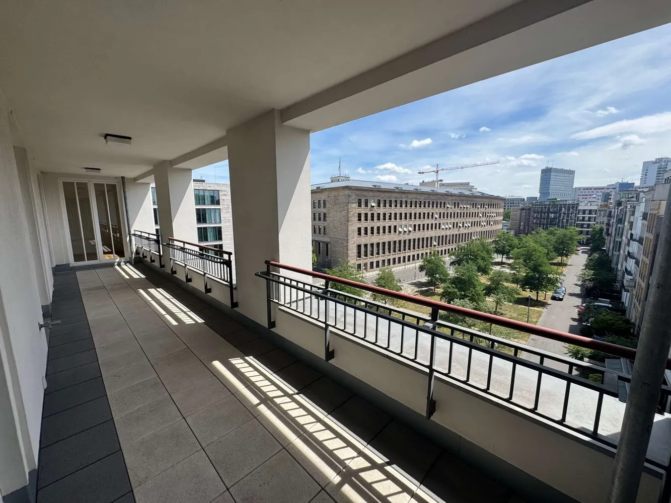 5 Zimmer Wohnung mit 218 m² in Berlin – Bild 2
